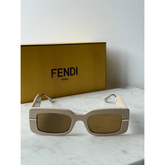 NEW Fendi FE40133I Fendigraphy Beige Sunglasses main image 7
